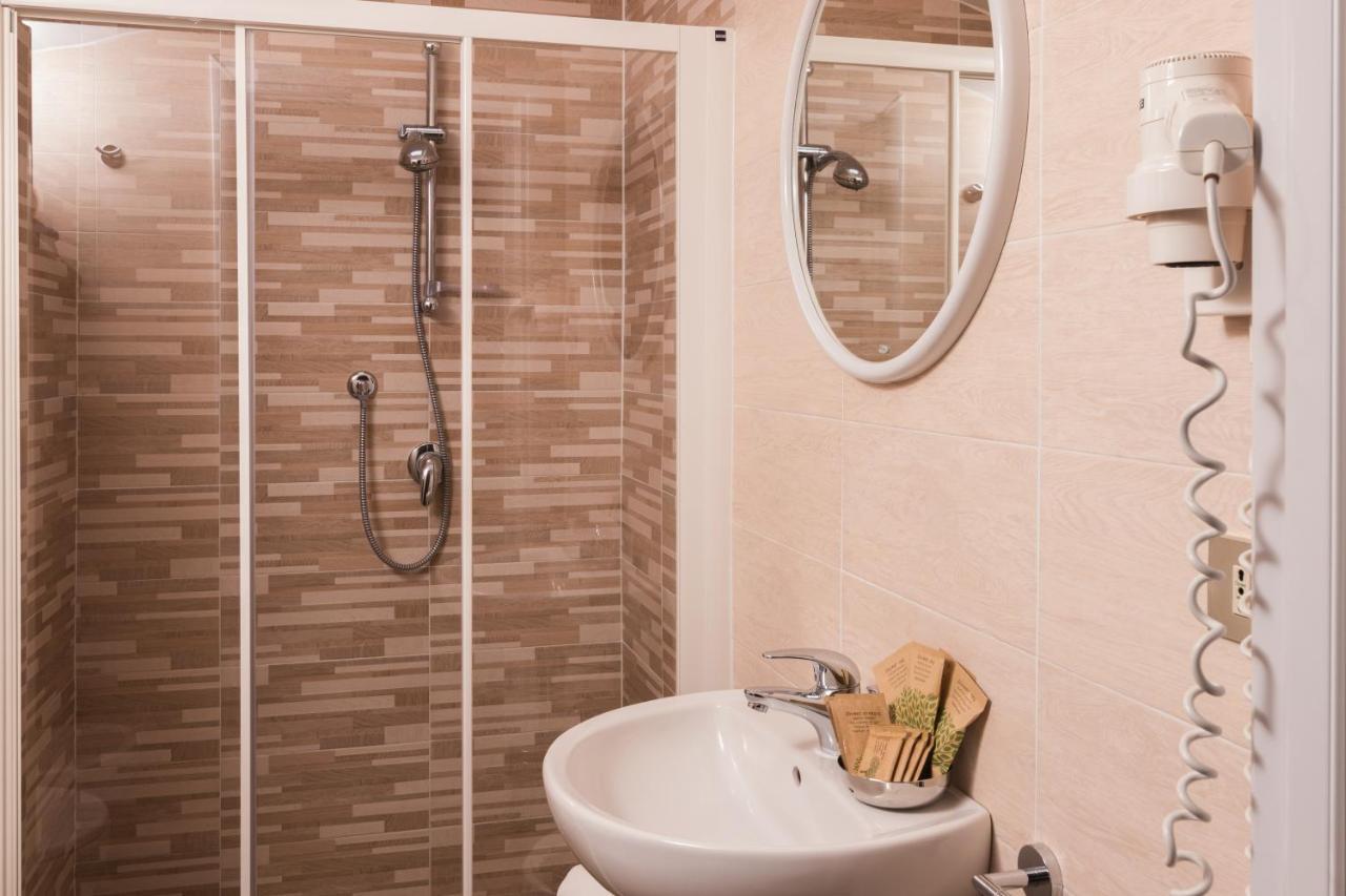 Hotel Lydia チェルヴィア エクステリア 写真